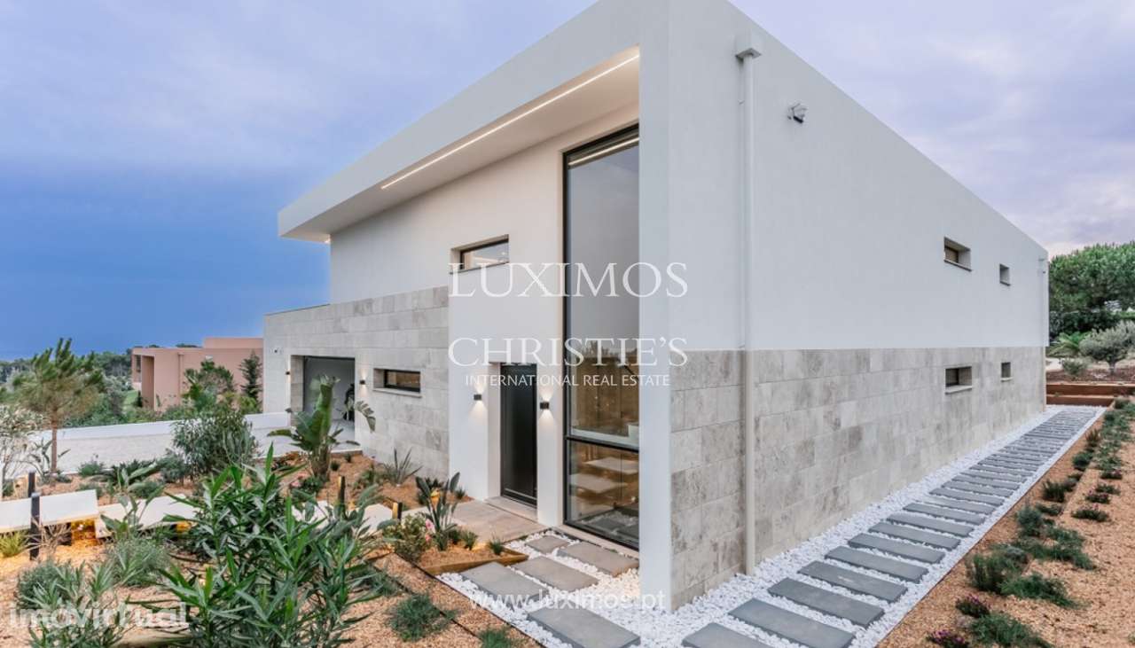 Moradia moderna V4 vista mar, localizada no Golf Resort Palmares, Alga - Grande imagem: 3/34