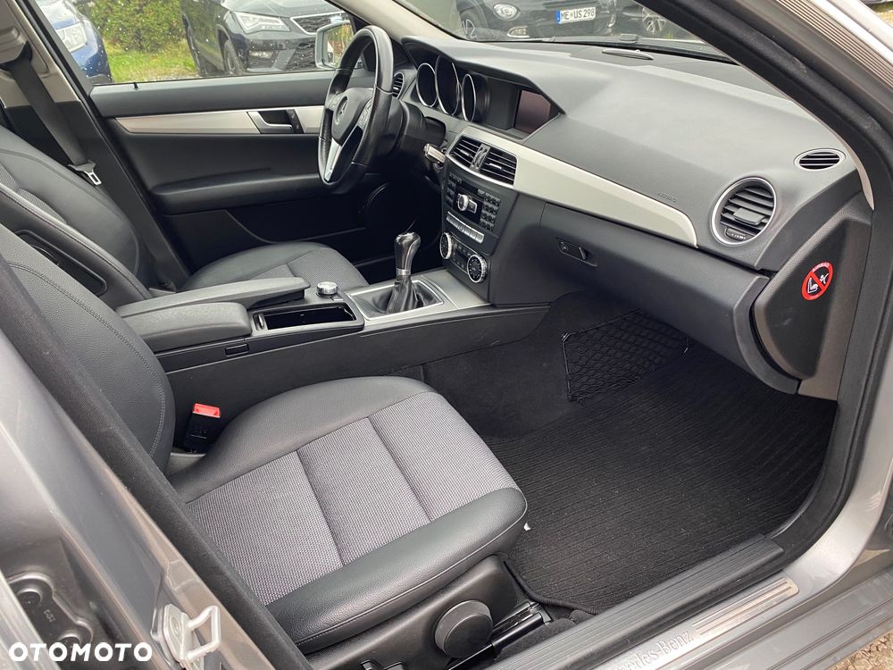 Mercedes-Benz Klasa C 180 (BlueEFFICIENCY) Avantgarde - 24
