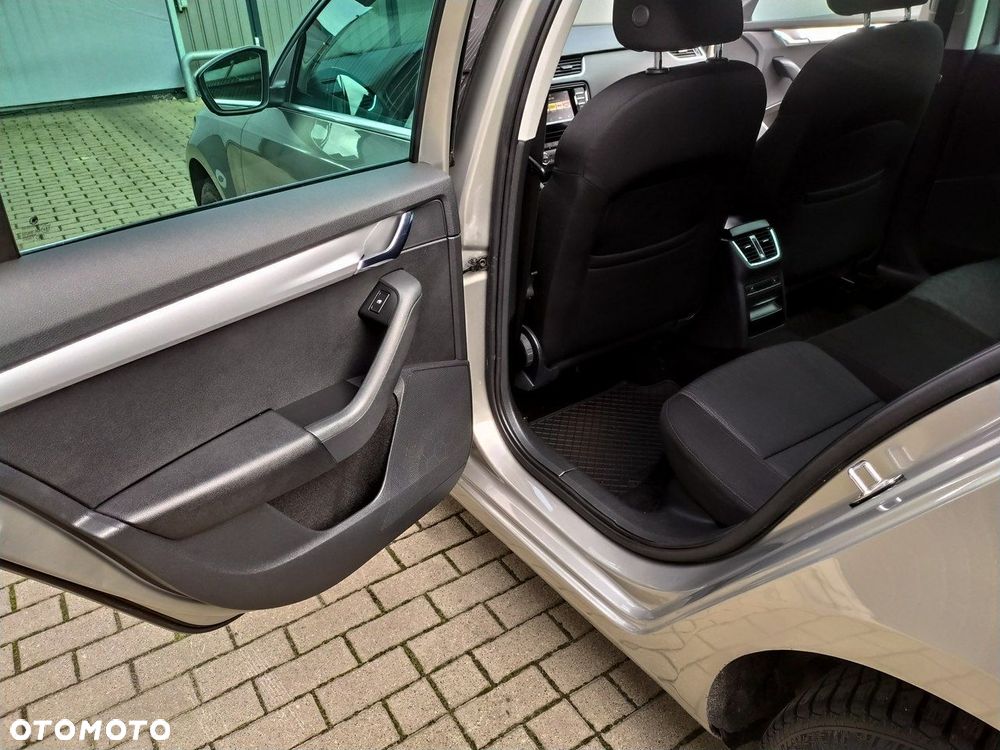 Skoda Octavia 1.4 TSI Edition DSG - 24