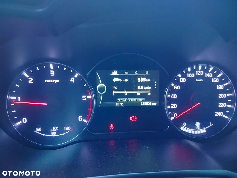 Kia Carens 1.7 CRDi Spirit - 13