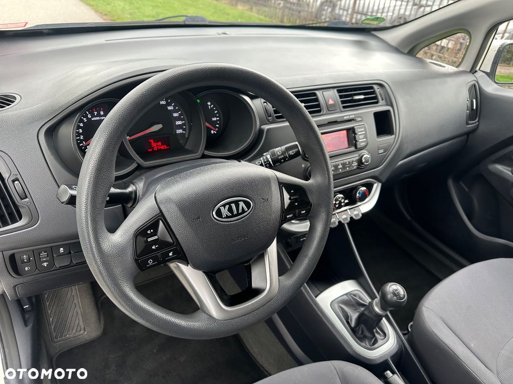 Kia Rio - 10