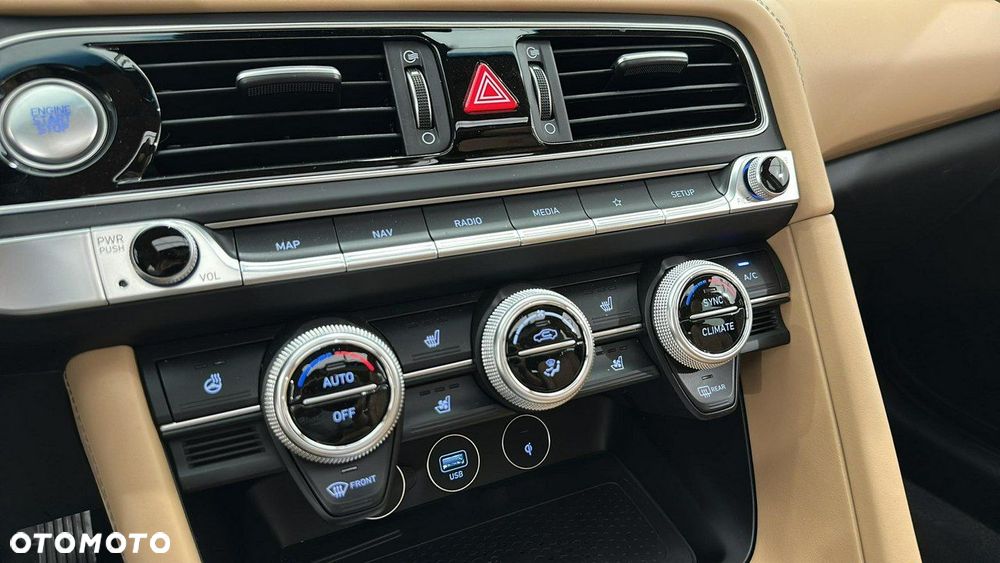 Genesis G70 - 28