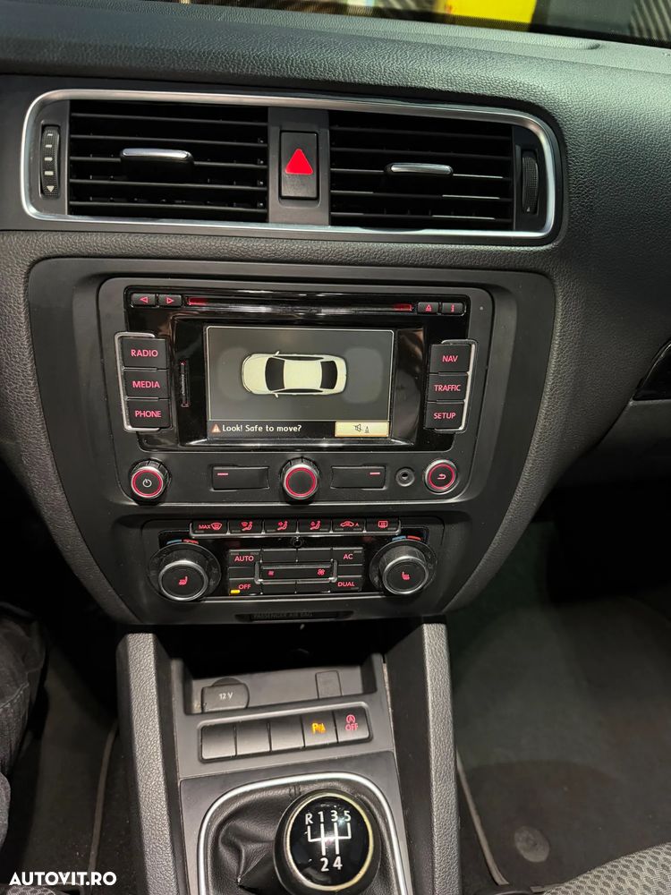 Volkswagen Jetta 2012 photo 4