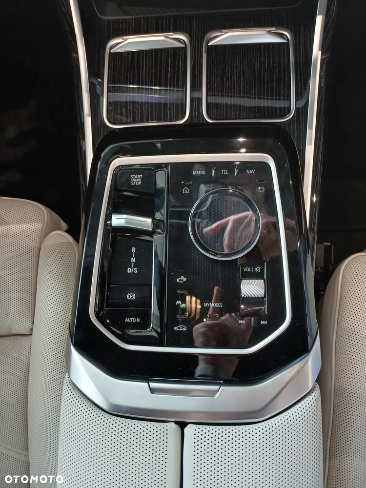 BMW Seria 7 740d xDrive mHEV sport - 24