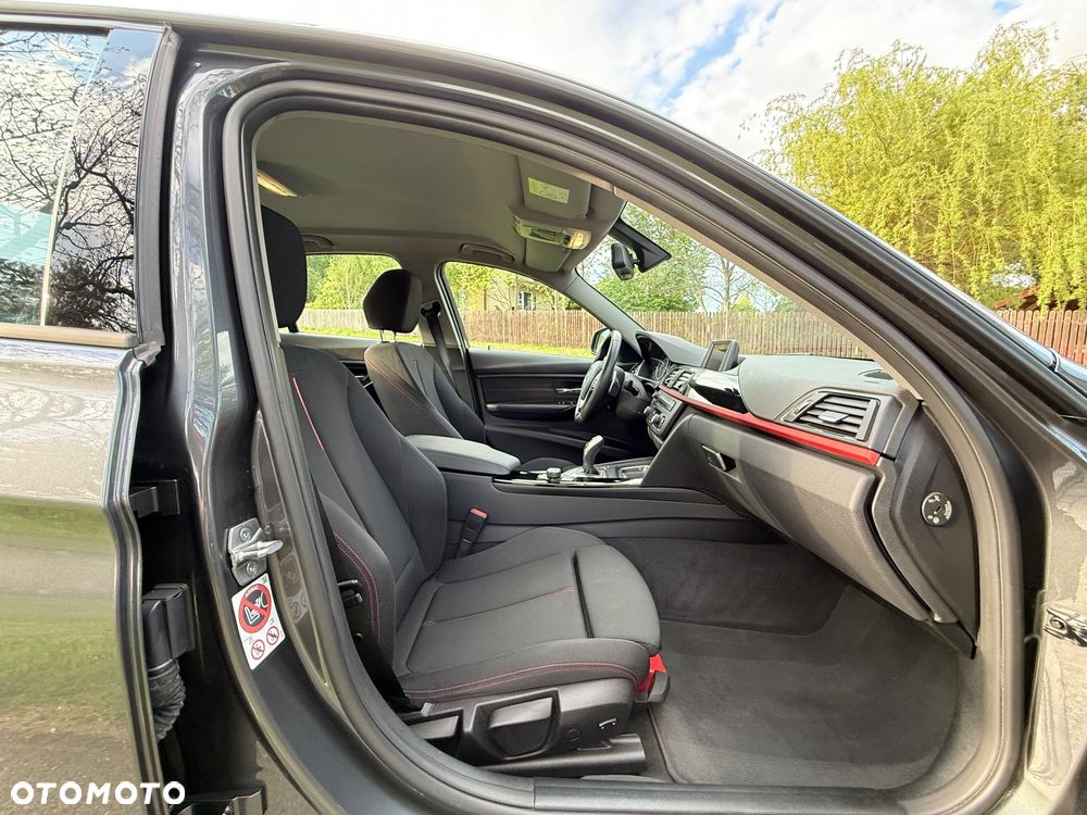 BMW Seria 3 328i xDrive Sport Line - 24