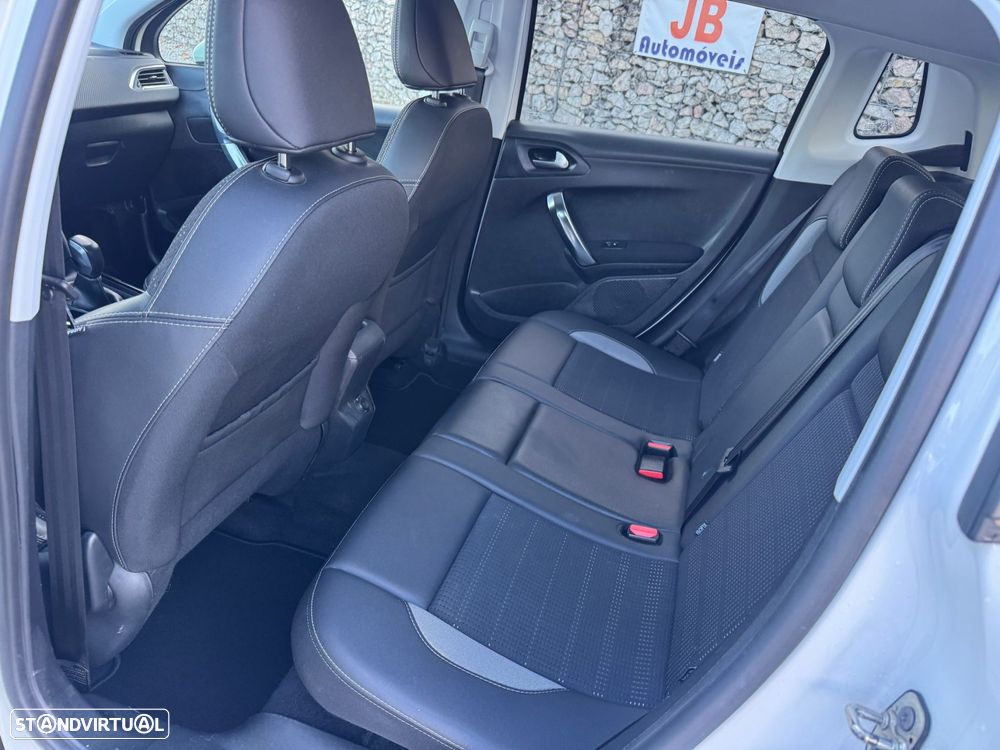Peugeot 2008 1.2 PureTech Allure - 13