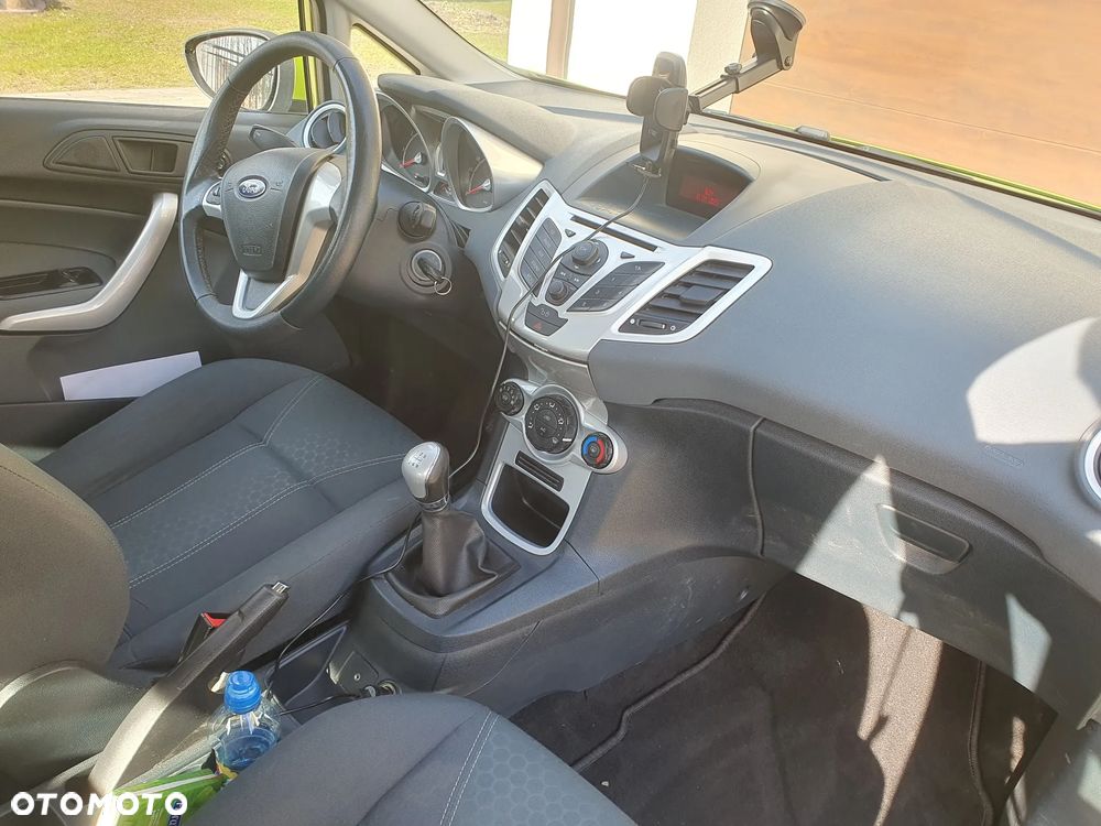 Ford Fiesta 1.4 Trend - 12