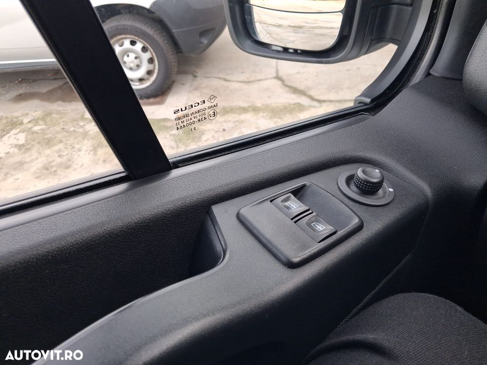Renault TRAFIC - 11
