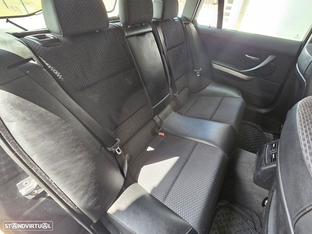 BMW 318 d LifeStyle - 25