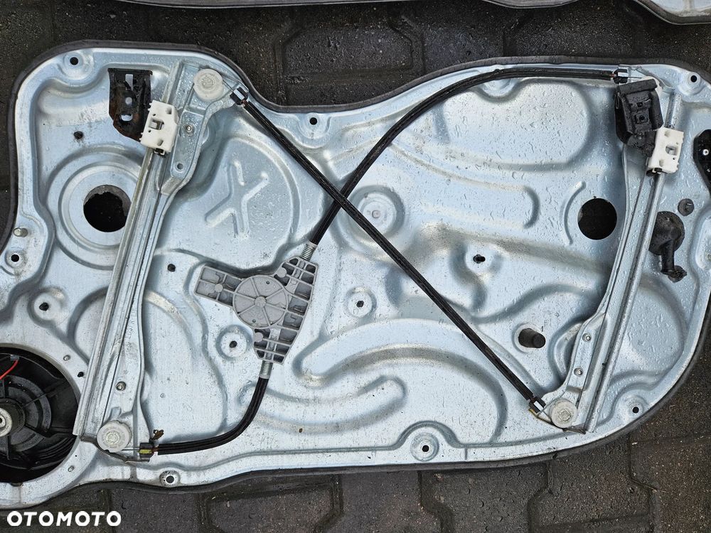Kia Ceed I drzwi 3D podnośnik szyby prawy - 3