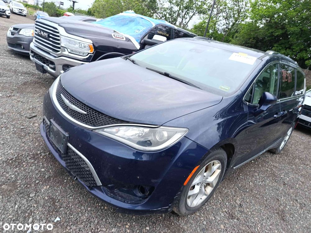 Chrysler Pacifica - 3