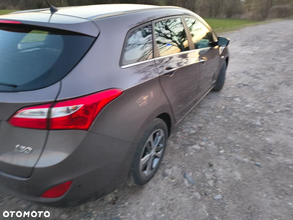 Hyundai i30 1.6 CRDi Fifa World Cup Edition - 12