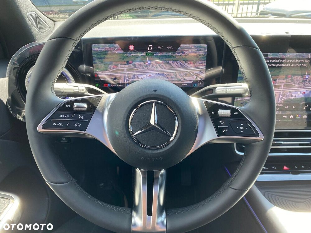 Mercedes-Benz GLB - 12