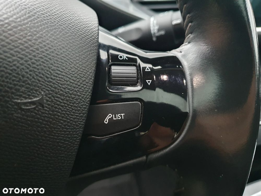 Peugeot 308 1.6 BlueHDi Allure S&S - 22