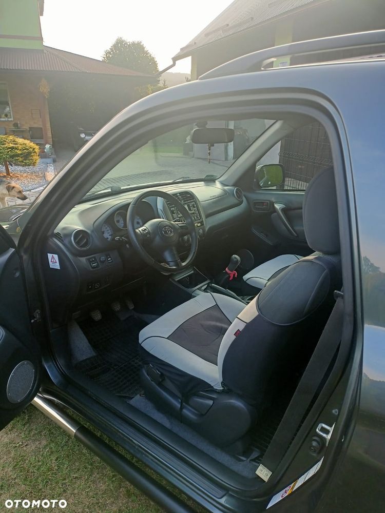 Toyota RAV4 - 11