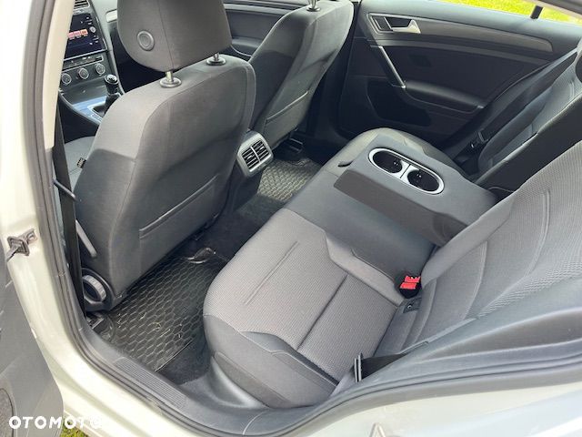 Volkswagen Golf - 11