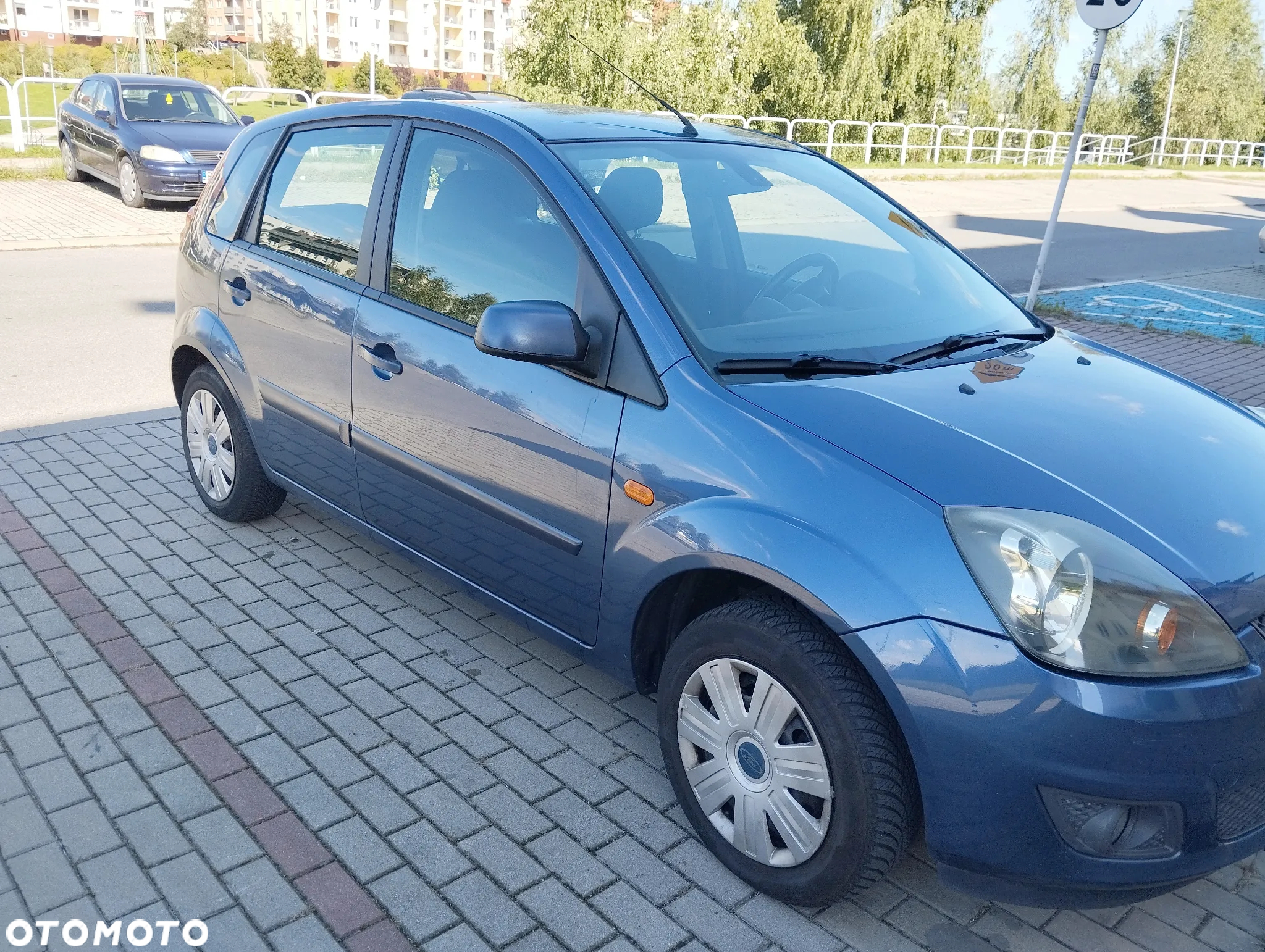 Ford Fiesta 1.4 Ambiente - 2