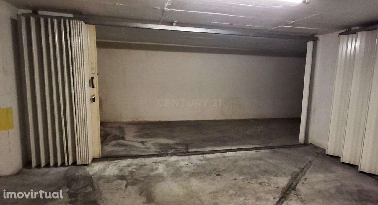 Garagem Fechada à Venda no Centro da Póvoa de Varzim! - Grande imagem: 4/9