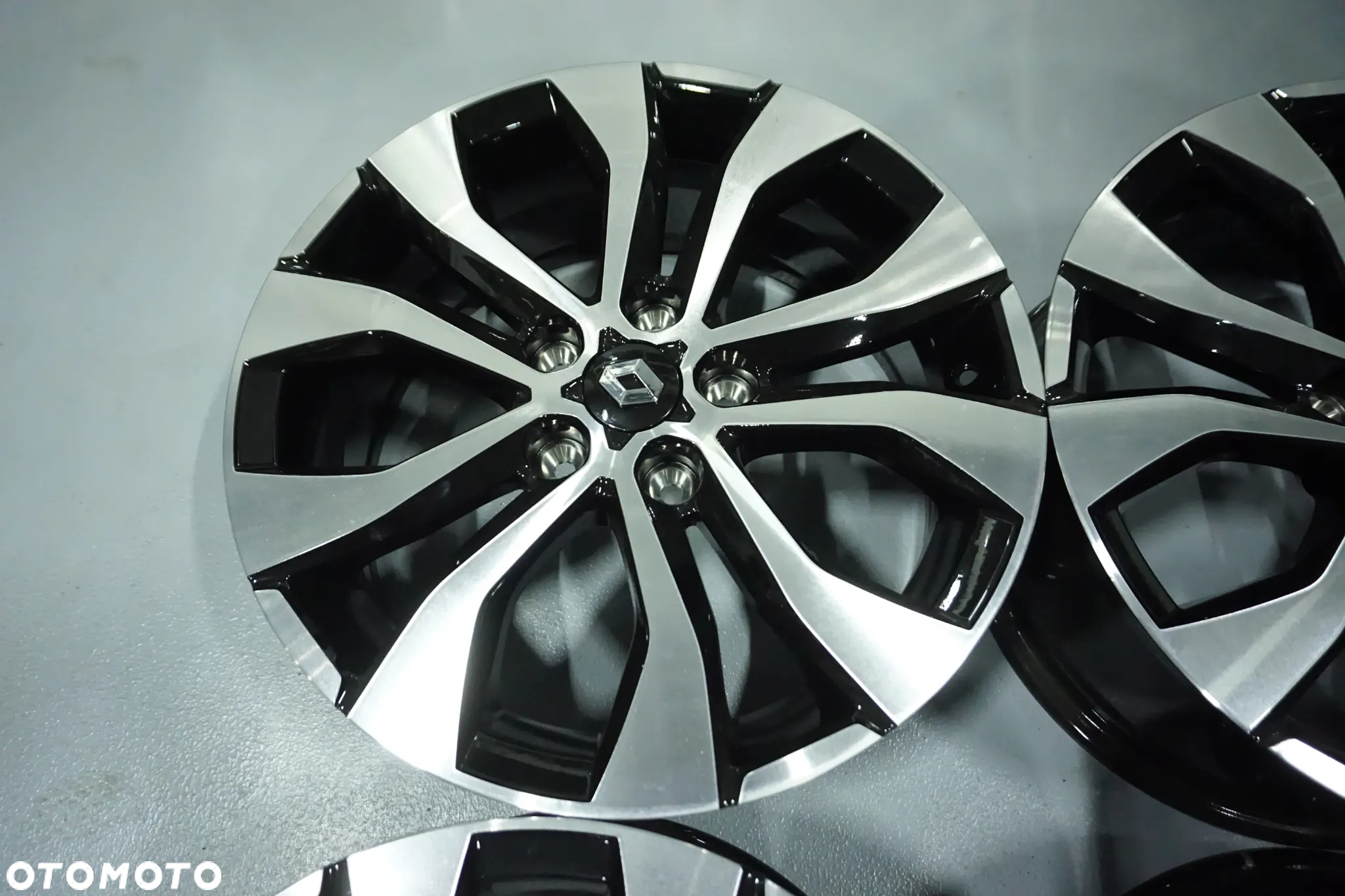 Felgi Aluminiowe  17 RENAULT SYMBIOZ CAPTUR II ARCANA KADJAR KOLEOS LAGUNA III SCENIC MEGANE ZOE CAPTUR II 5X114,3 - 3