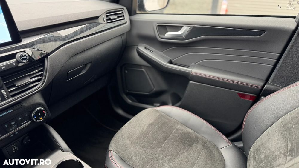 Ford Kuga 2.5 Duratec FHEV 4x4 ST-LINE X - 11