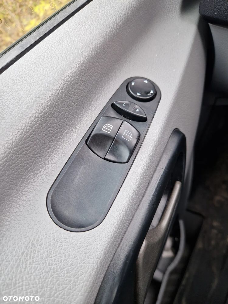 Mercedes-Benz Sprinter - 15