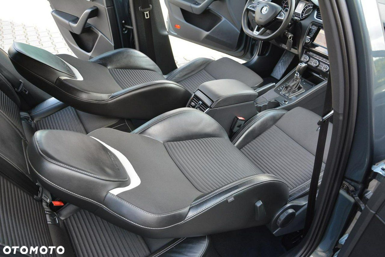 Skoda Octavia Combi 2.0 TDI DSG RS - 18