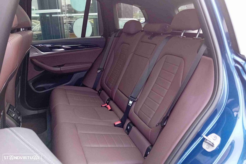 BMW iX3 Inspiring - 13