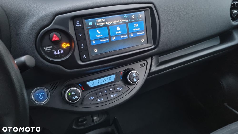 Toyota Yaris Hybrid 100 Selection Platinum - 12