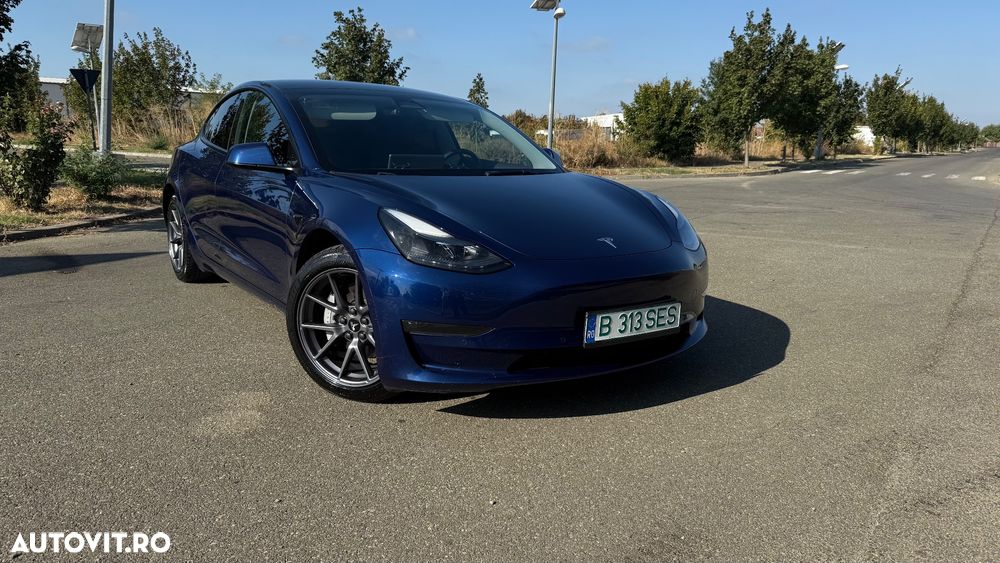 Tesla Model 3 - 1