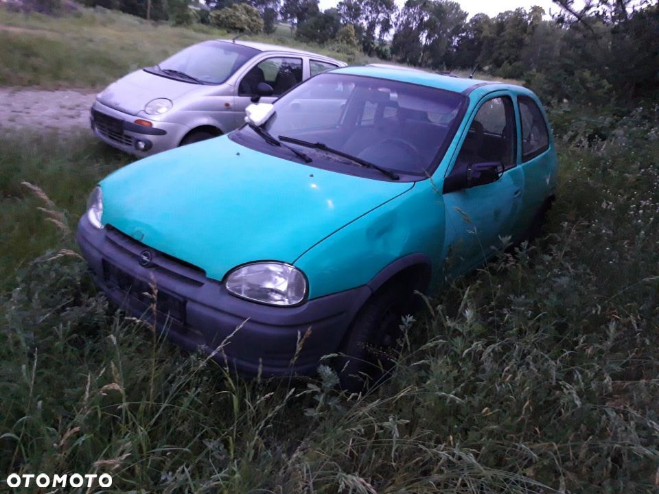 Części  Opel Corsa B 95r 1.2 33kW  Zielona - 2
