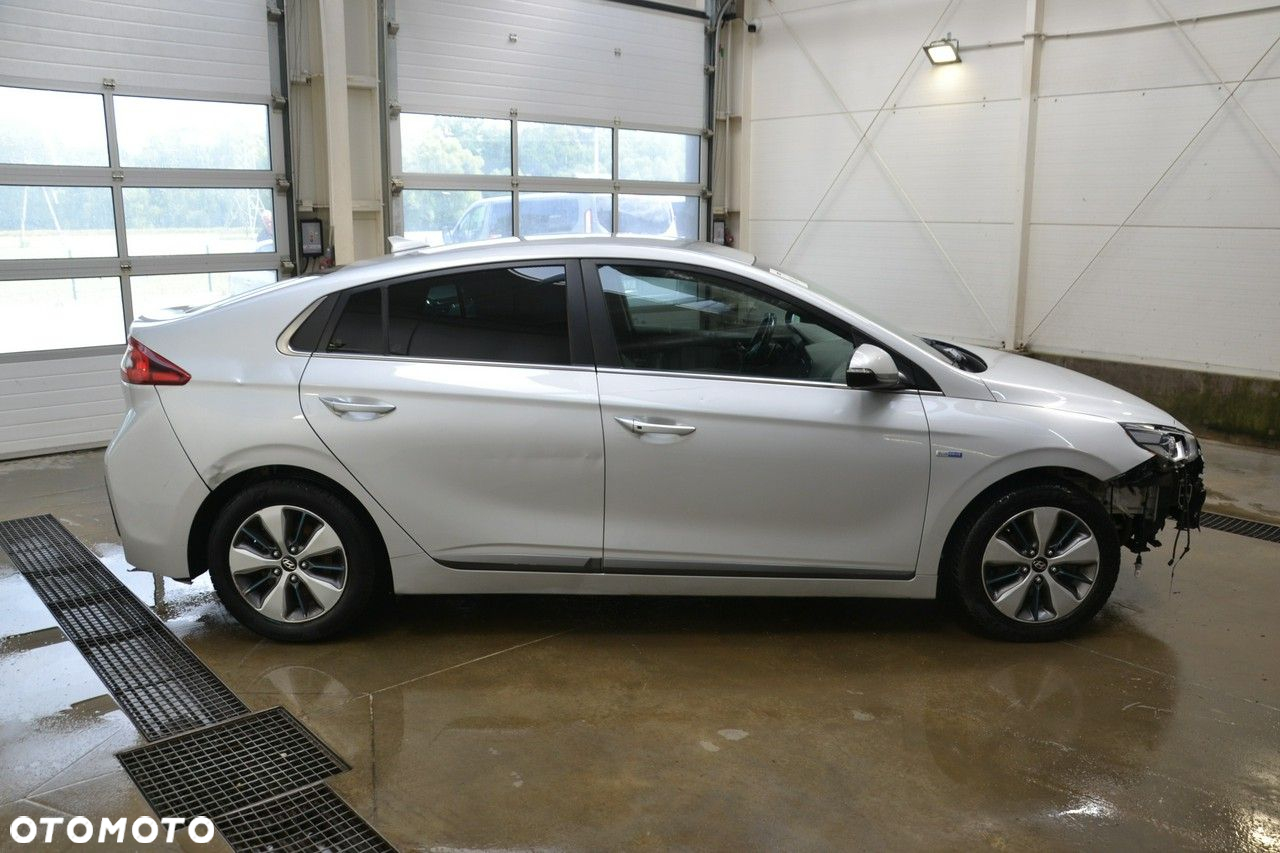 Hyundai IONIQ - 8