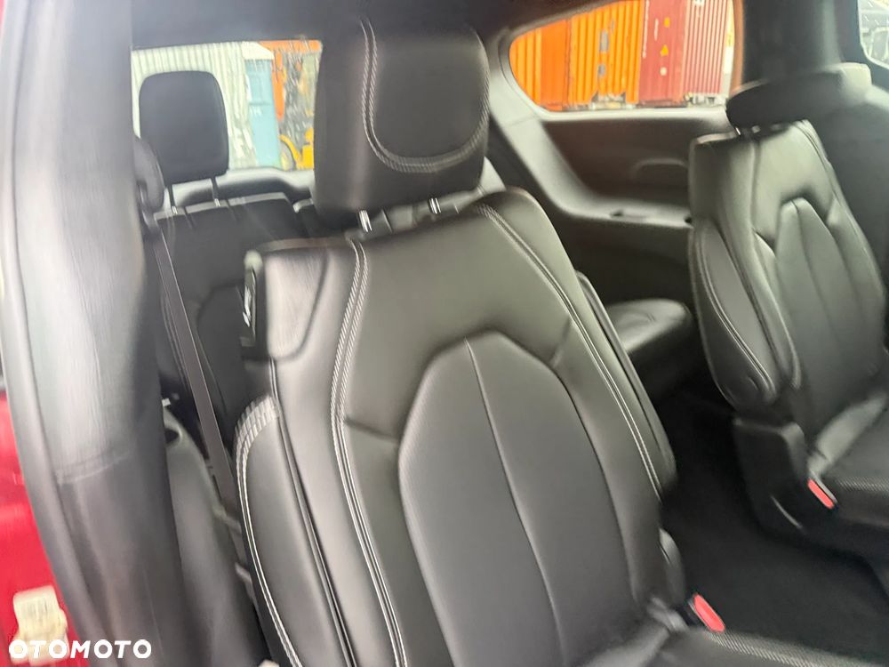Chrysler Pacifica - 28
