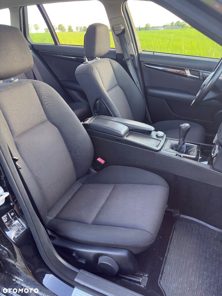 Mercedes-Benz Klasa C 220 CDI BlueEff Avantgarde - 15