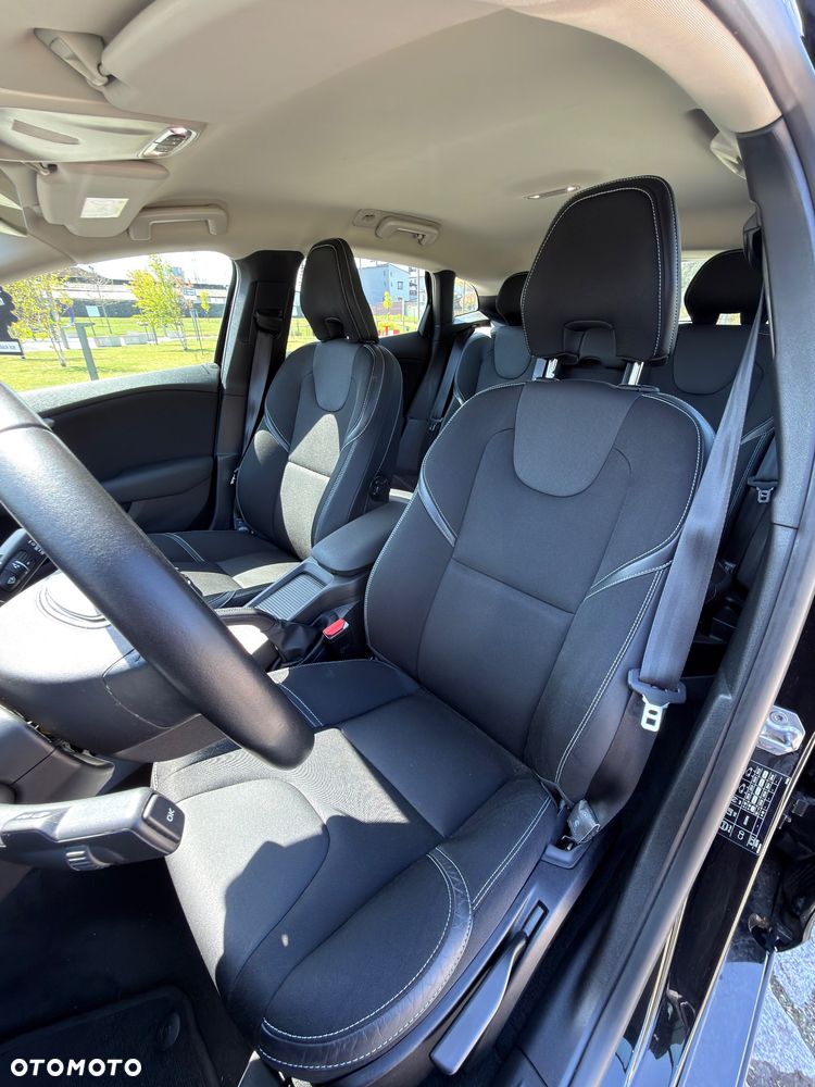 Volvo V40 T2 Momentum - 23