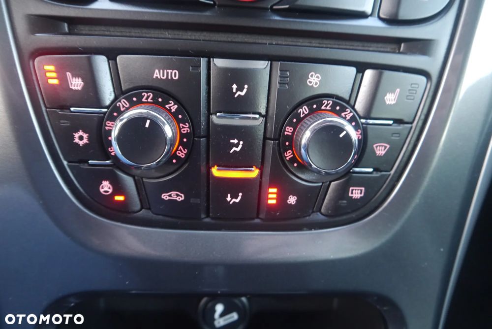 Opel Astra 1.4 Turbo Exklusiv - 34