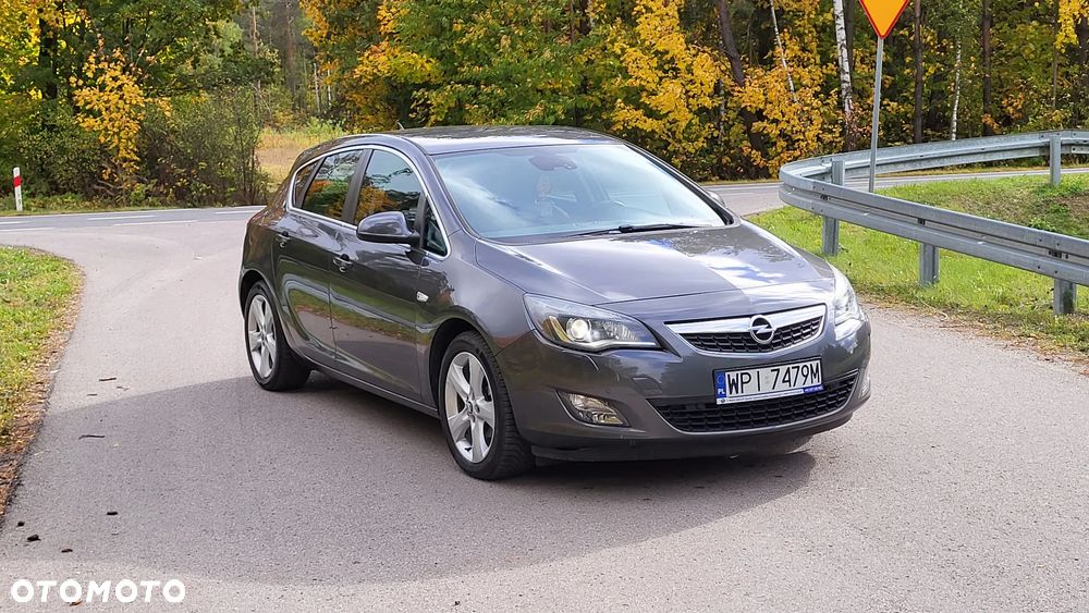 Opel Astra 2010 photo 4