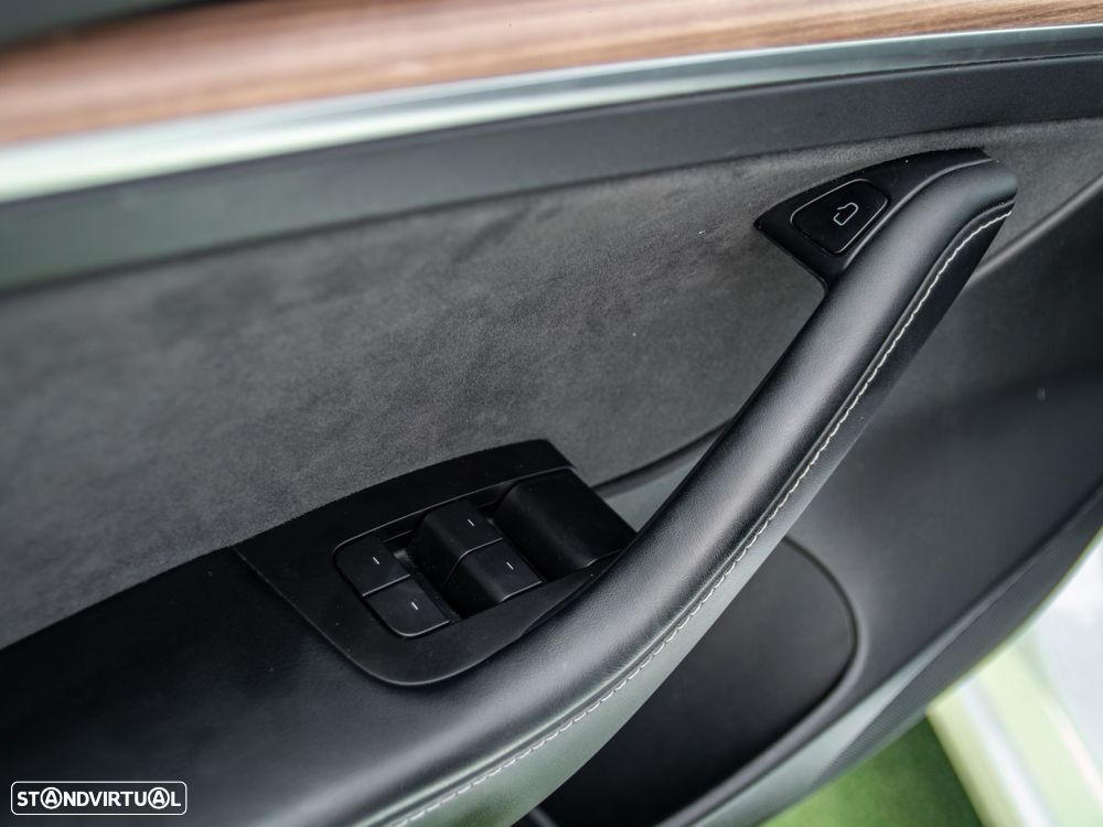Tesla Model 3 Performance Dual Motor AWD - 34