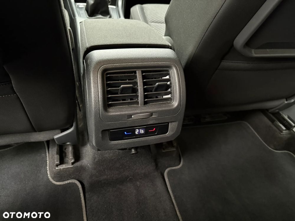 Volkswagen Touran 1.5 TSI EVO Special Edition - 23