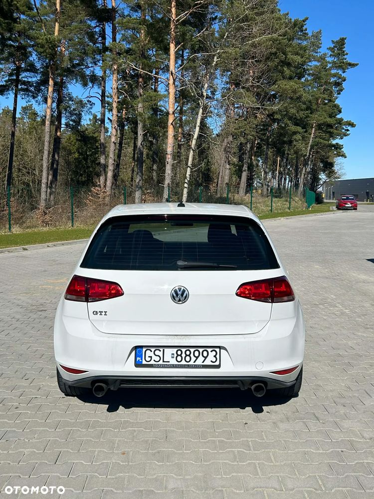 Volkswagen Golf - 5