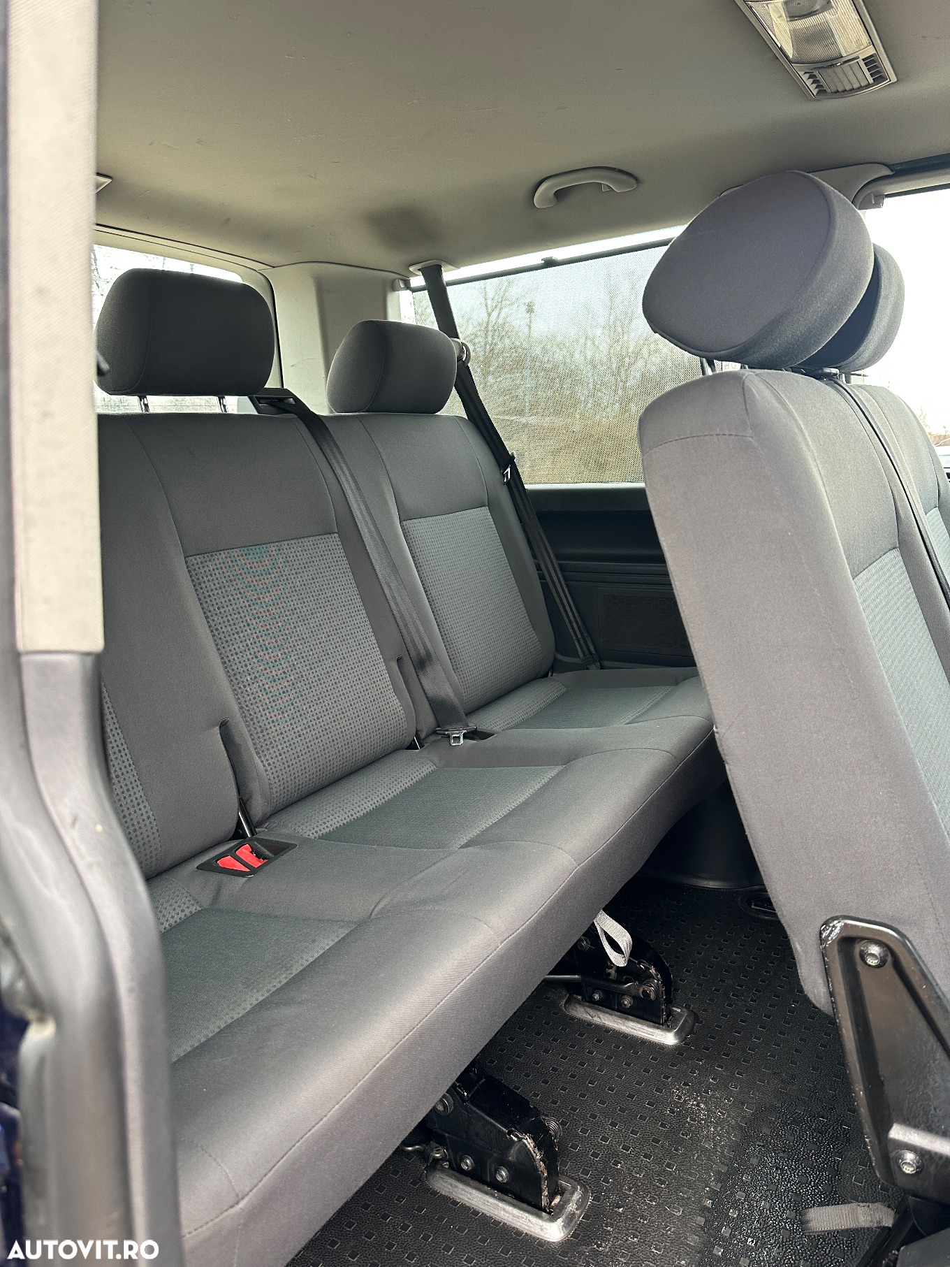 Volkswagen Caravelle - 9