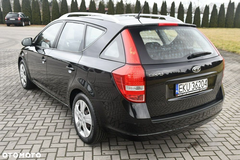 Kia Ceed - 12