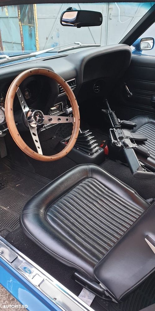 Ford Mustang - 4
