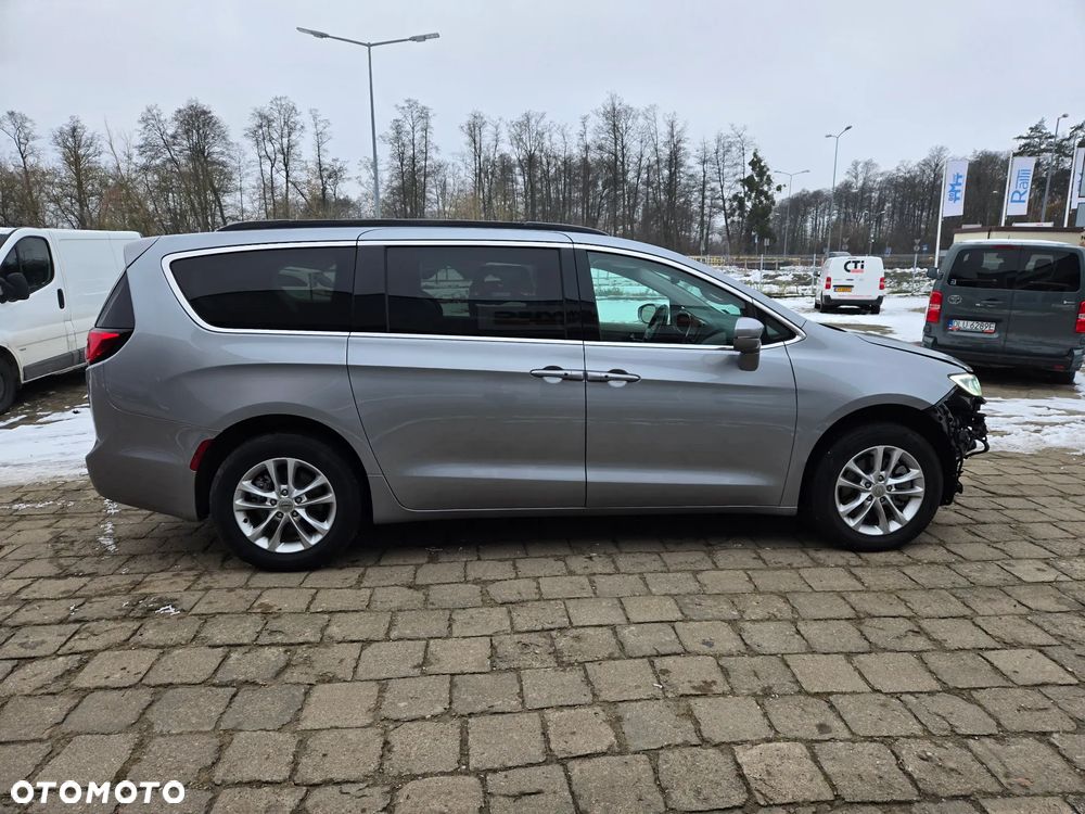 Chrysler Pacifica - 4