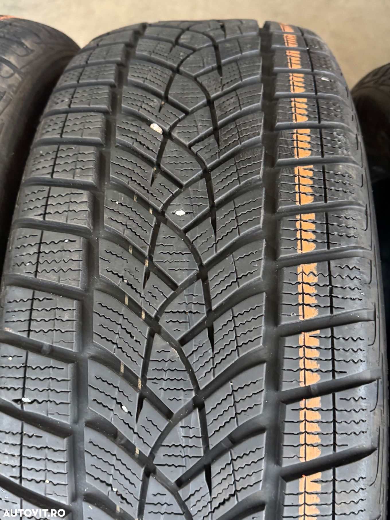 Vând 4 anvelope 225/55/19 goodyear de iarnă ca noi - 4