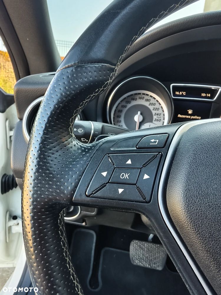 Mercedes-Benz CLA 200 7G-DCT - 22