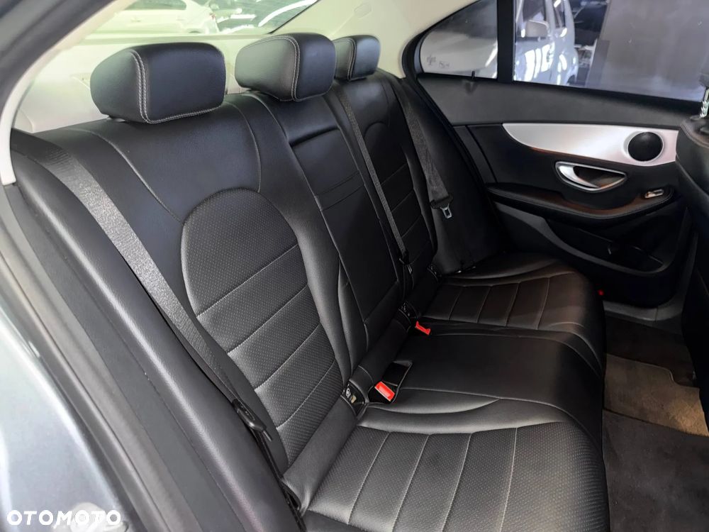Mercedes-Benz Klasa C 200 4Matic 9G-TRONIC - 11