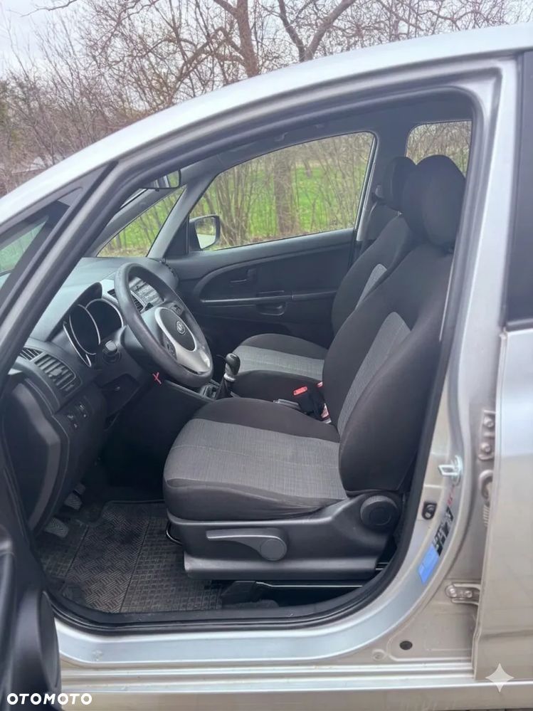 Kia Venga 1.4 L - 11