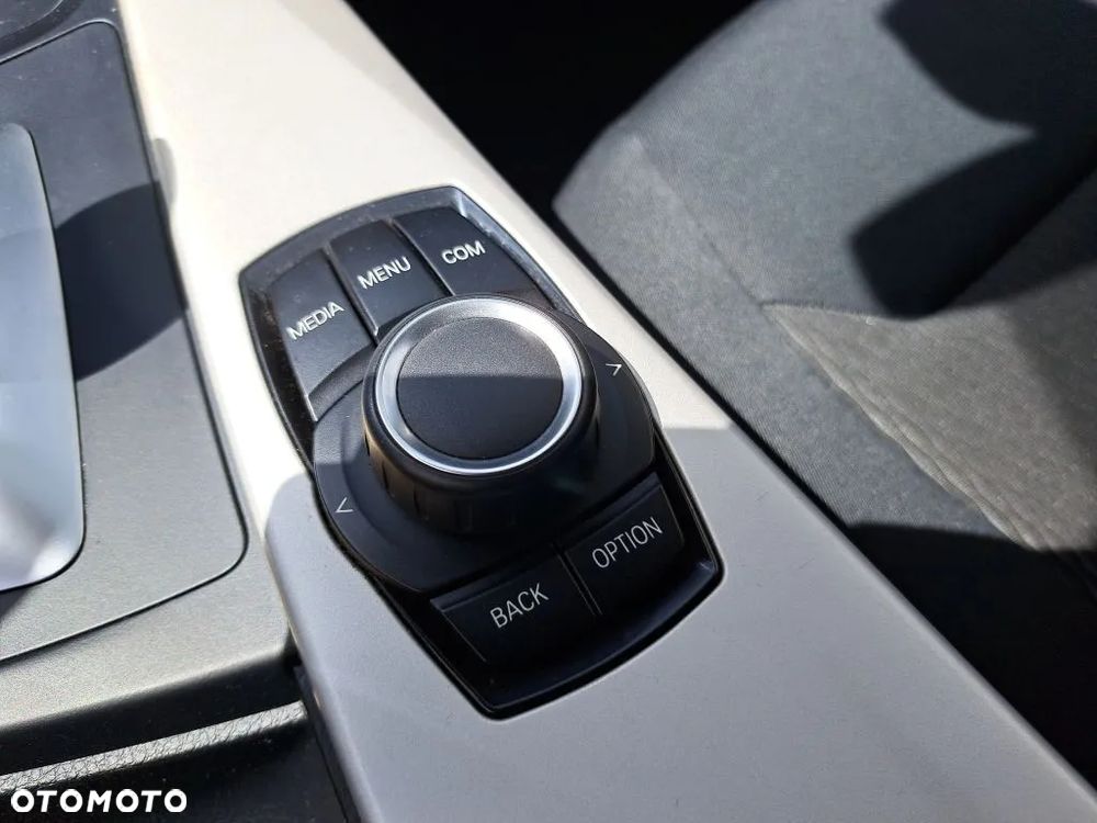 BMW Seria 3 318i GPF Advantage - 21