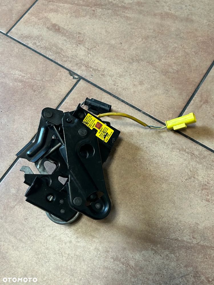 ZAMEK AKTYWNY MASKI LEWY BMW F10 F11 7184441 - 1