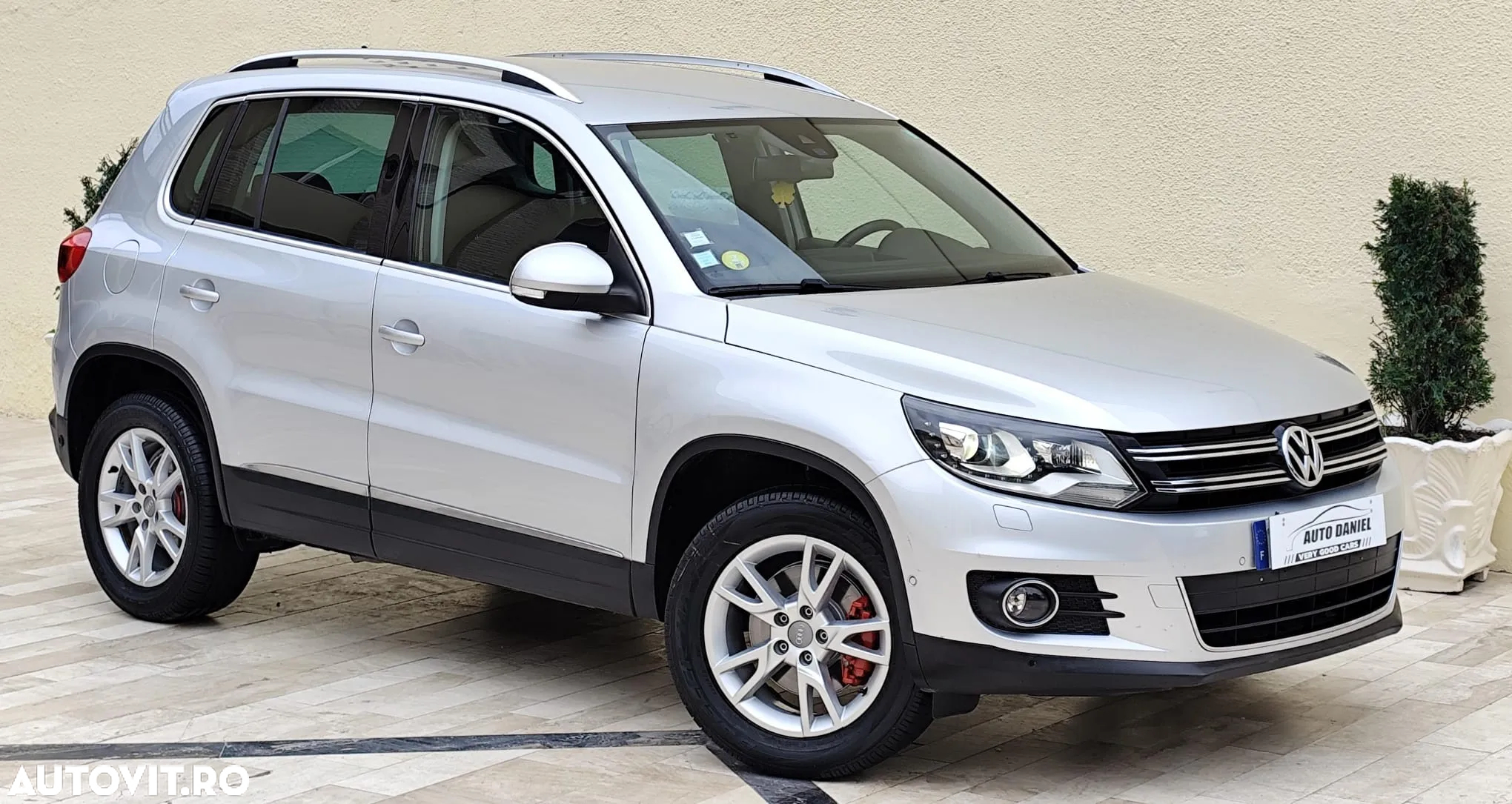 Volkswagen Tiguan - 2